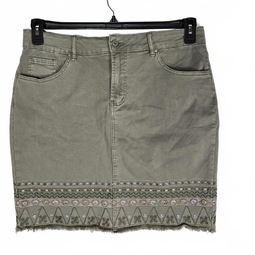 Charlie B Women's Size 14 Twill Embroidered Skort Frayed Hem Sage Green